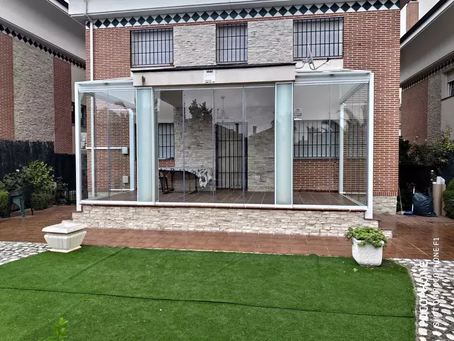 Porches con cortina de cristal y techo fijo